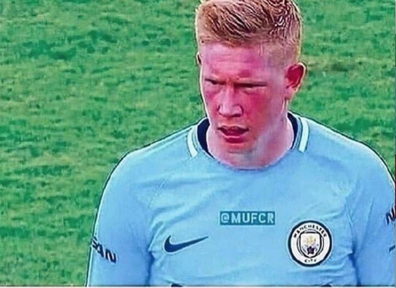 足球英超球队高薪续约门将，球迷满意