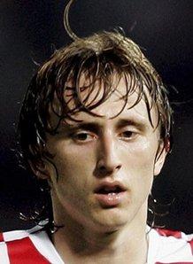 哈登本赛季三分造犯规次数高达27次，断层领先所有人